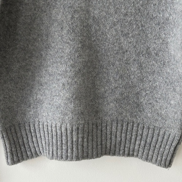 Vintage Gap 100% Wool Gray Crewneck Sweater Made In England - Picture 3 of 16
